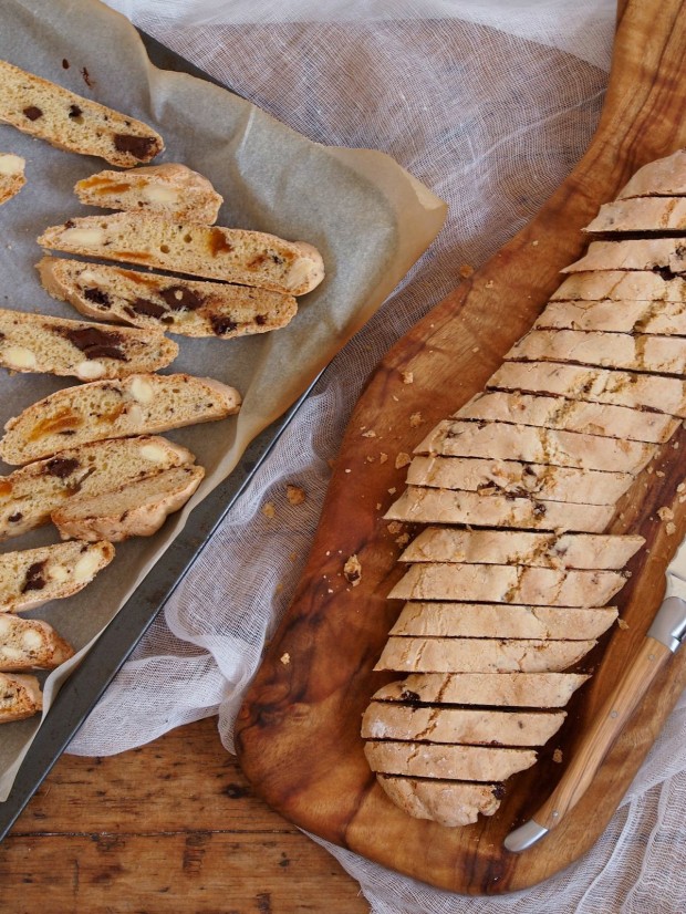 glace-apricot-and-chocolate-biscotti-recipe-2