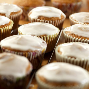 glazed-carrot-raisin-cupcakes